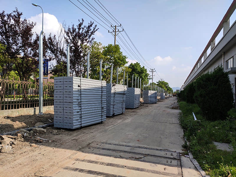 華孚上虞紡廠廠界聲屏障安裝中 華孚上虞紡廠廠界聲屏障安裝中